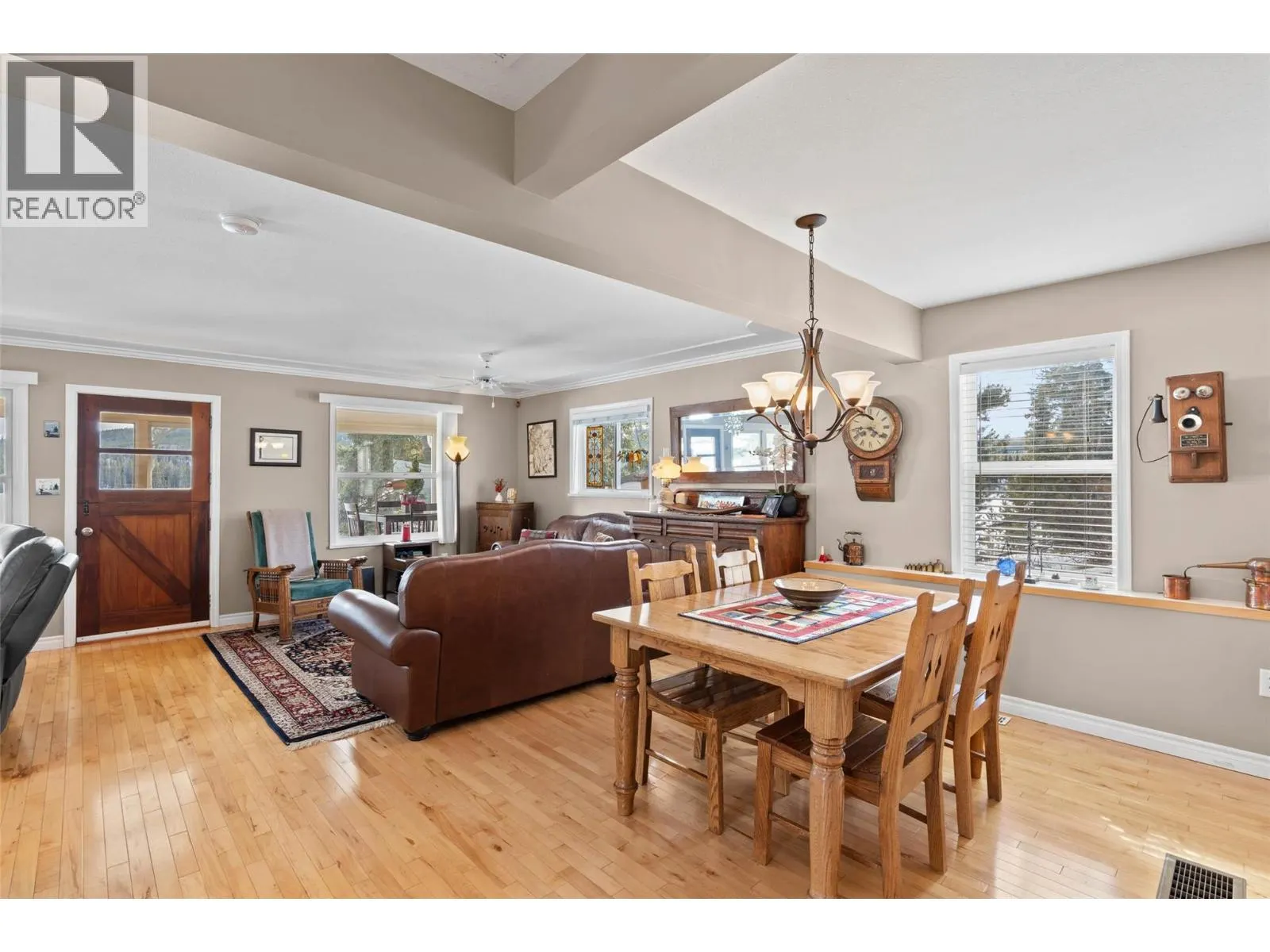3848 RAINBOW/3861 WATER ST Drive