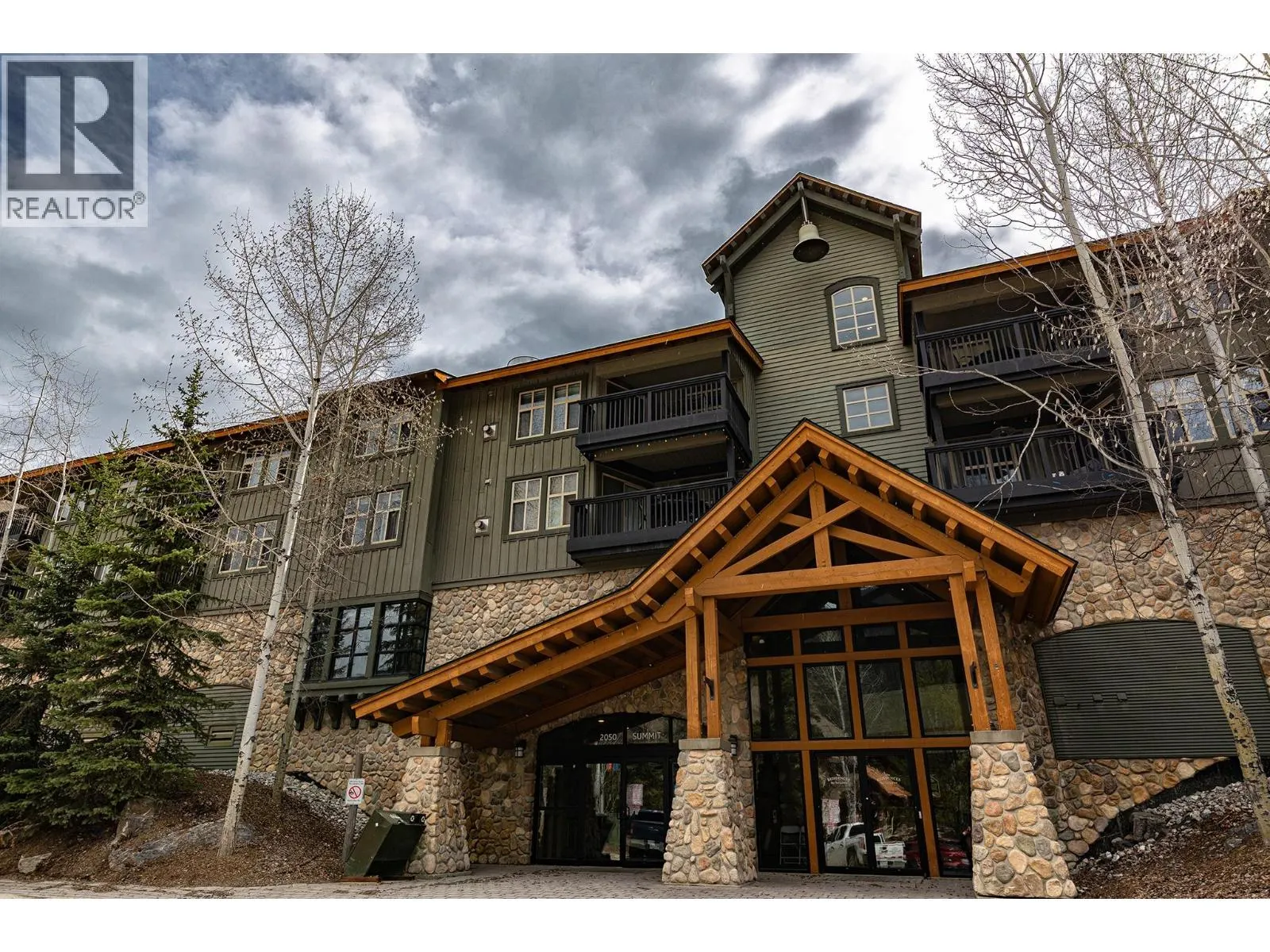 2050 Summit Drive Unit# 306