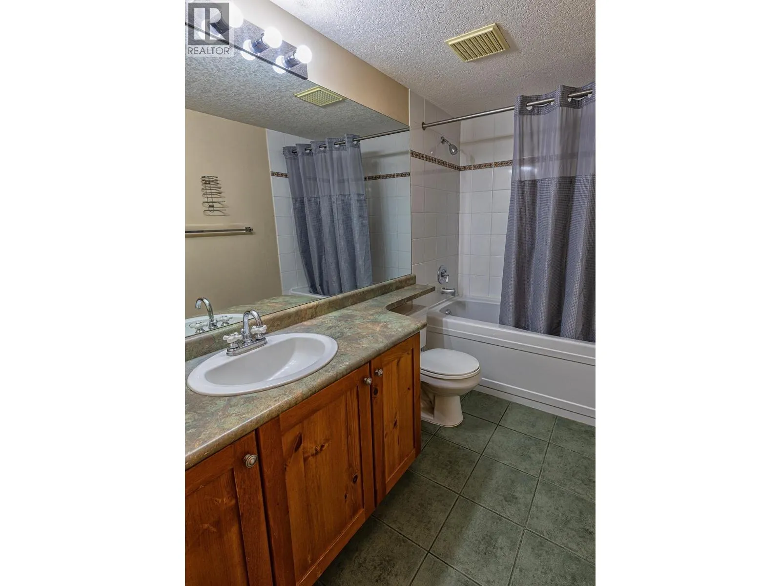 2050 Summit Drive Unit# 306