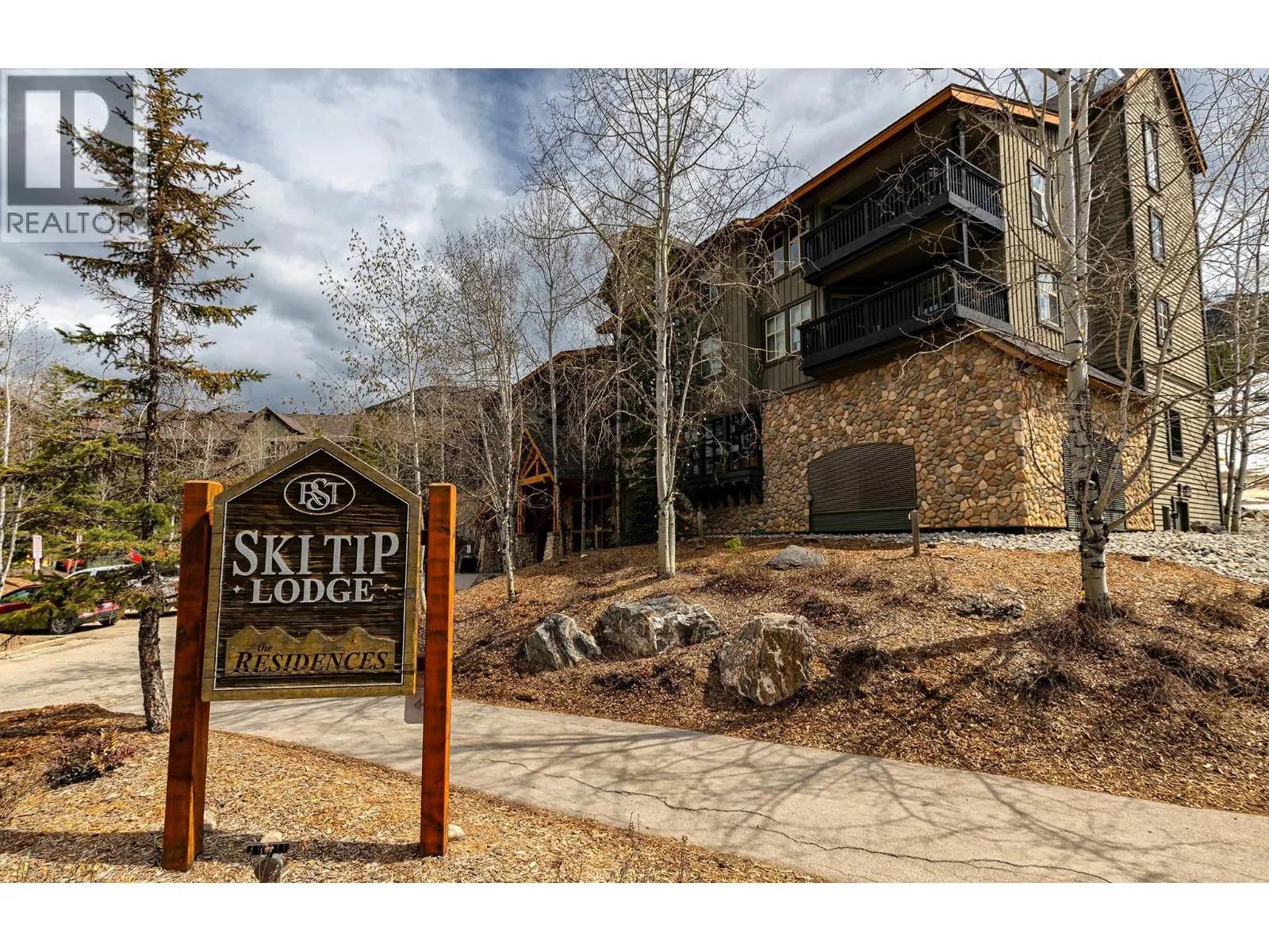 2050 Summit Drive Unit# 306