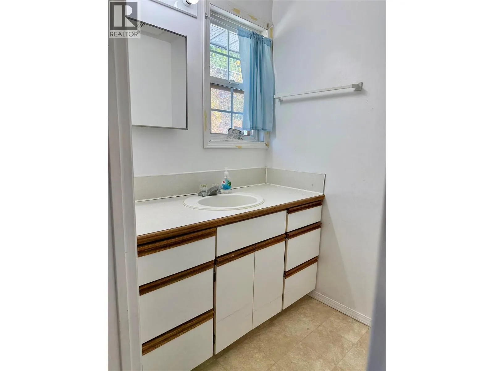 442 N. KIMBERLEY Avenue