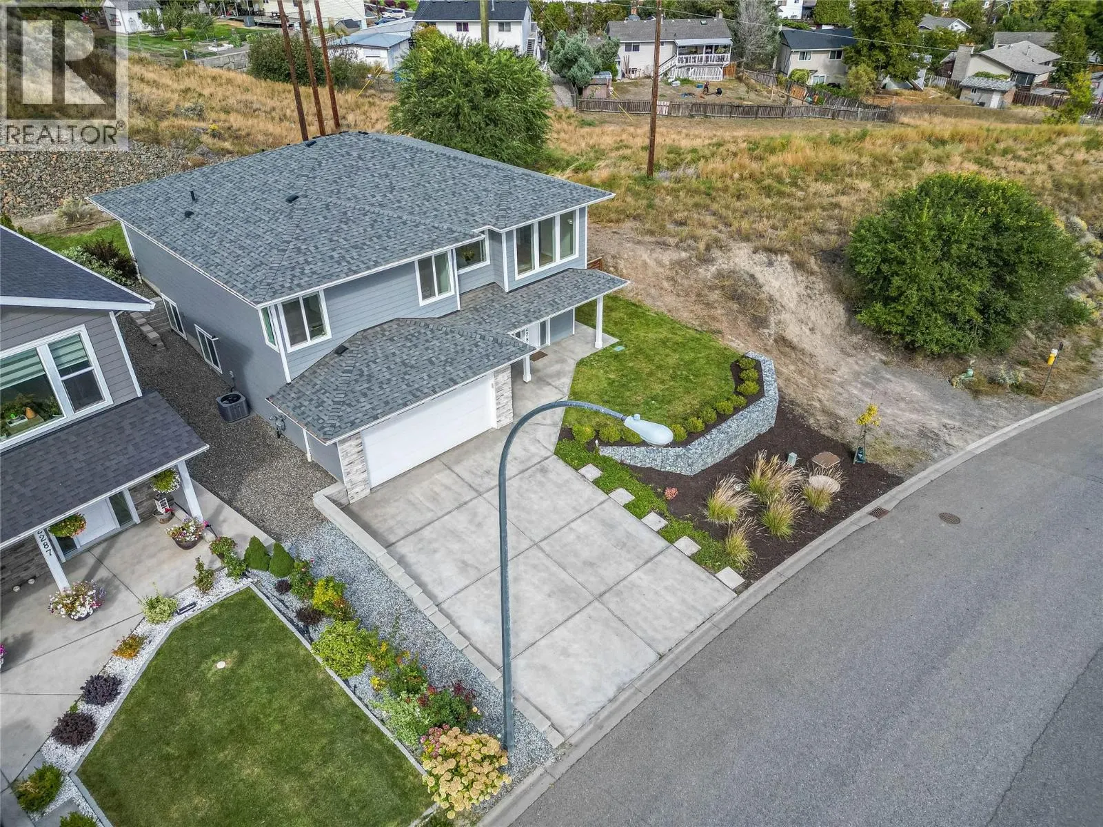 2289 GRASSLANDS Boulevard