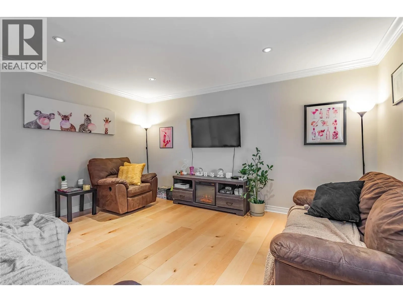 311 Woodpark Crescent