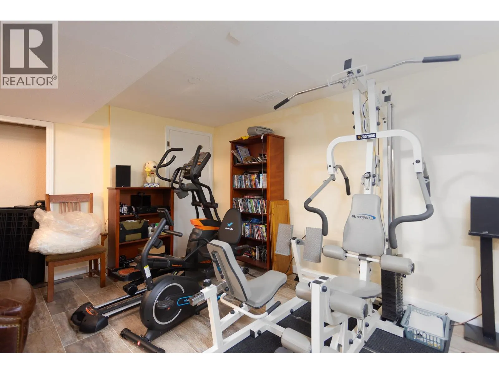 255 Holbrook Road W