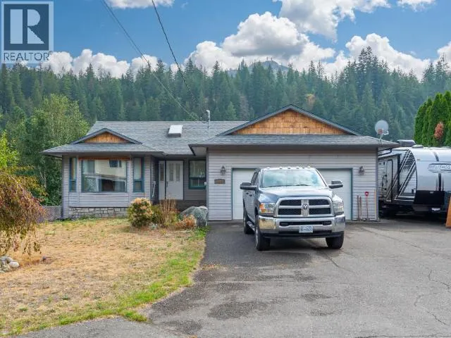 4728 SPRUCE Crescent