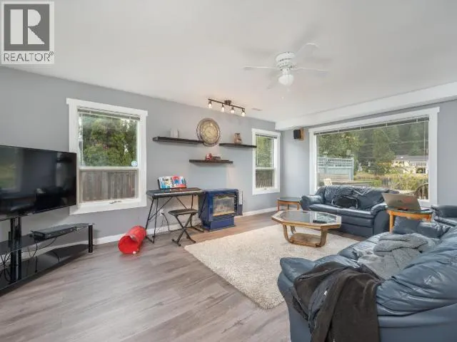 4728 SPRUCE Crescent