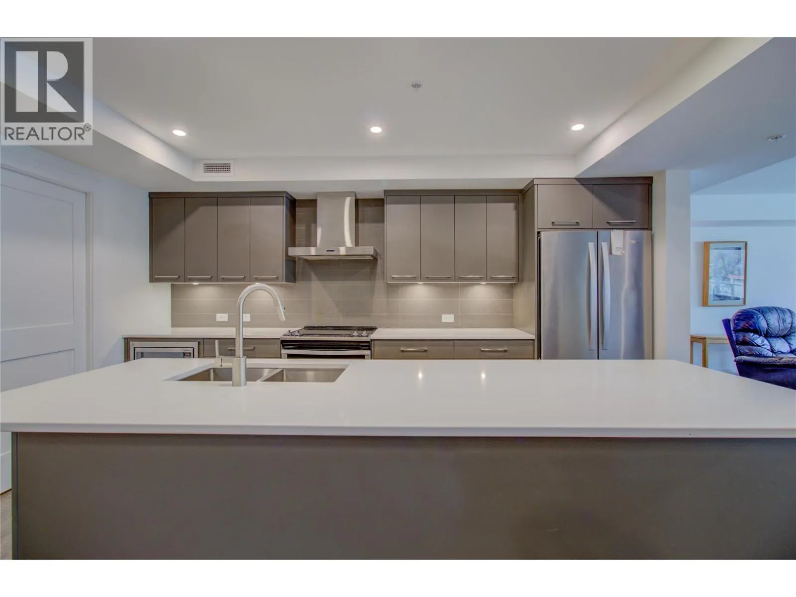 131 Harbourfront Drive NE Unit# 202