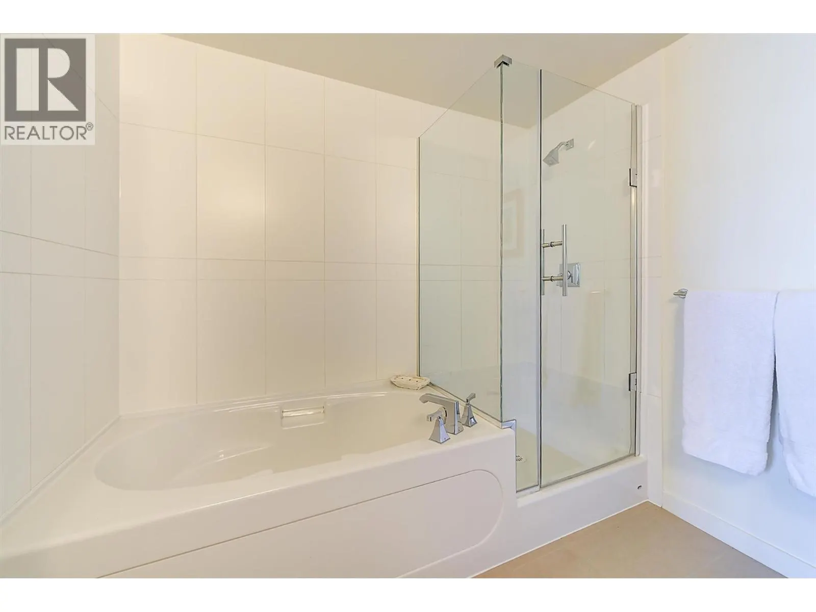 1075 Sunset Drive Unit# 2408