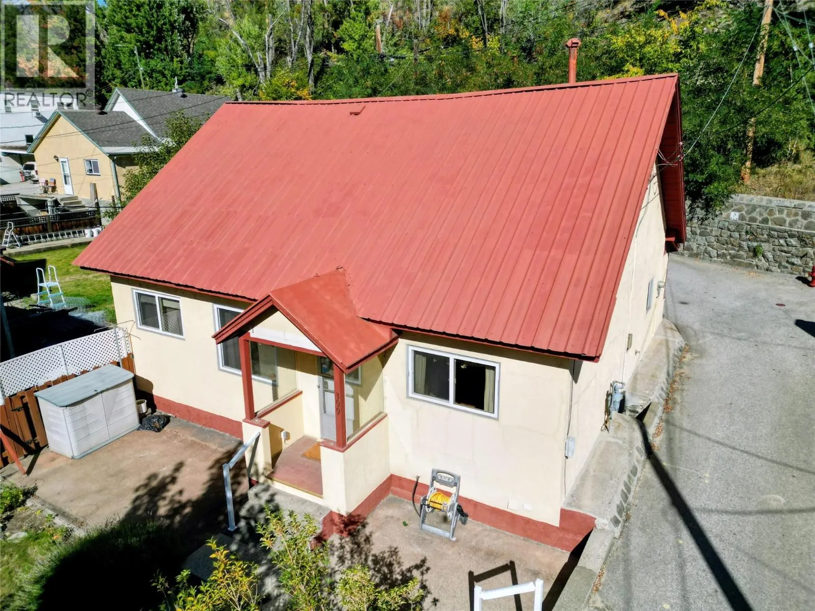 399 Rossland Avenue