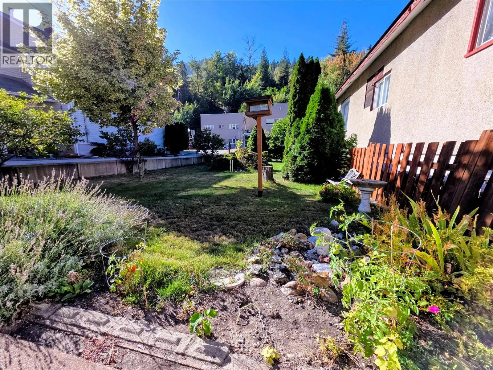 399 Rossland Avenue