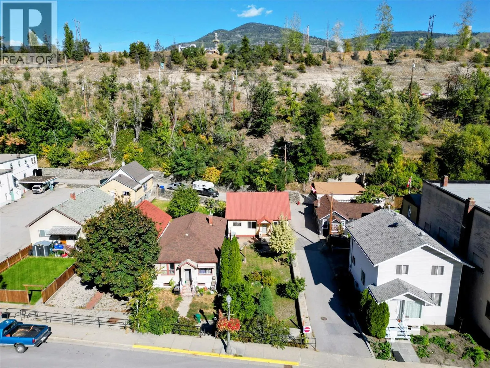 399 Rossland Avenue