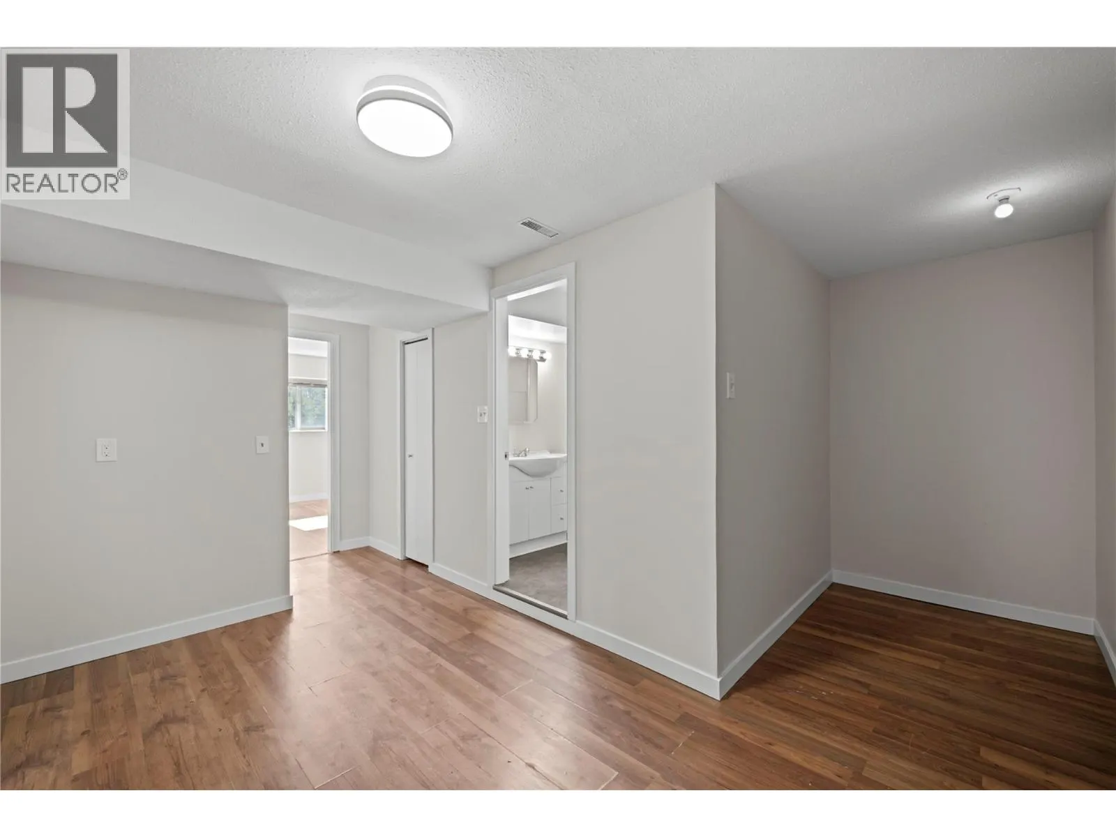 1525 Mt. Dufferin Crescent