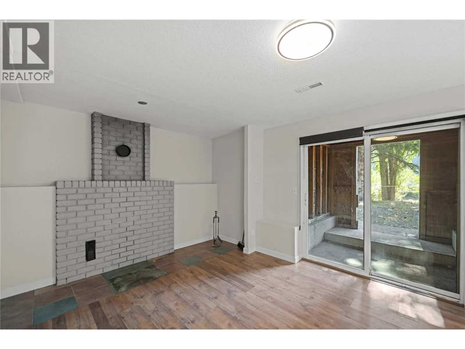 1525 Mt. Dufferin Crescent