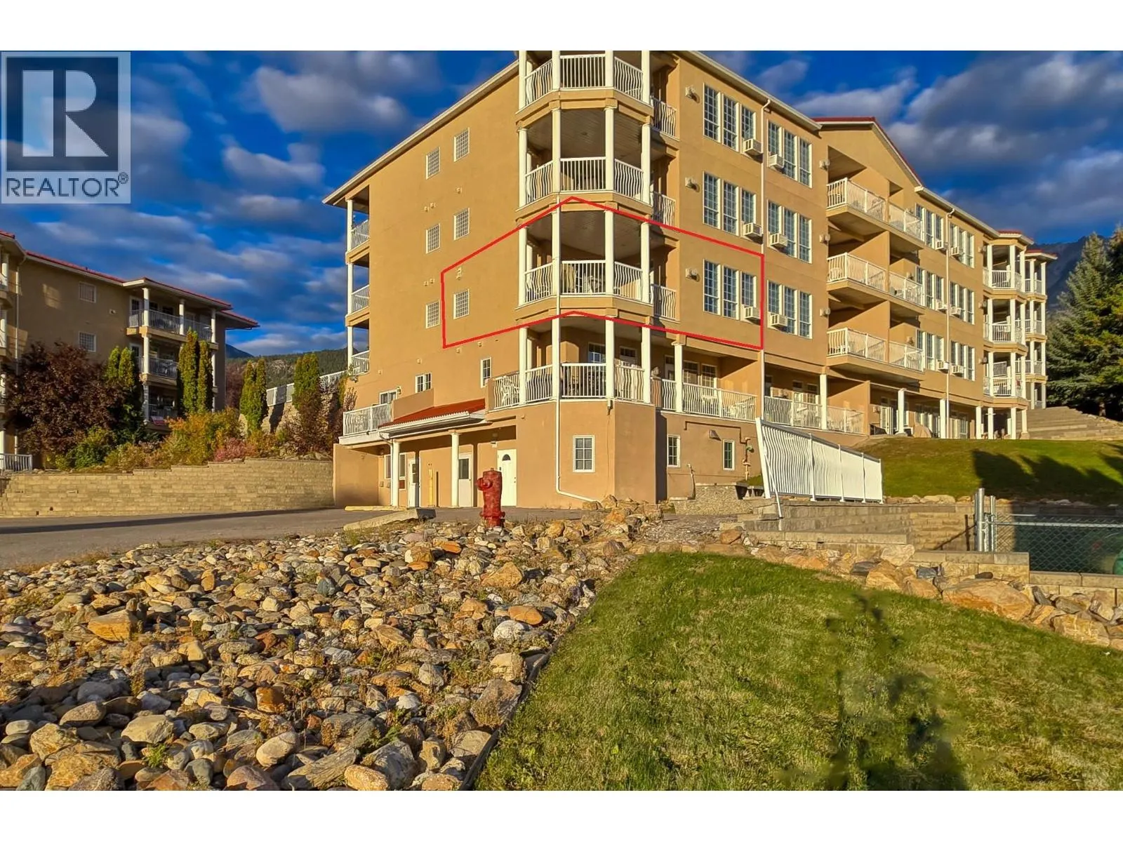 5052 Riverview Road Unit# 2008A
