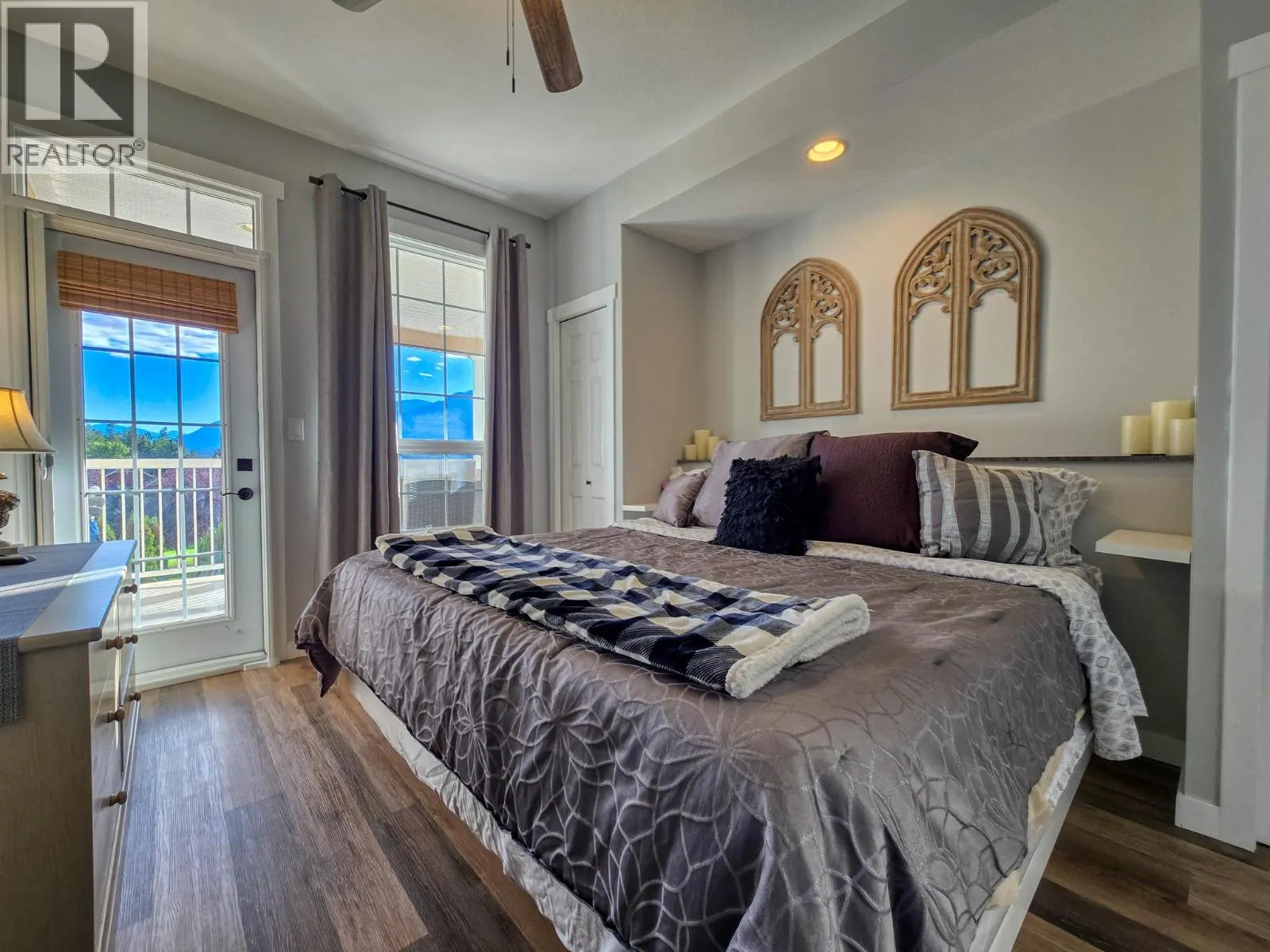 5052 Riverview Road Unit# 2008A