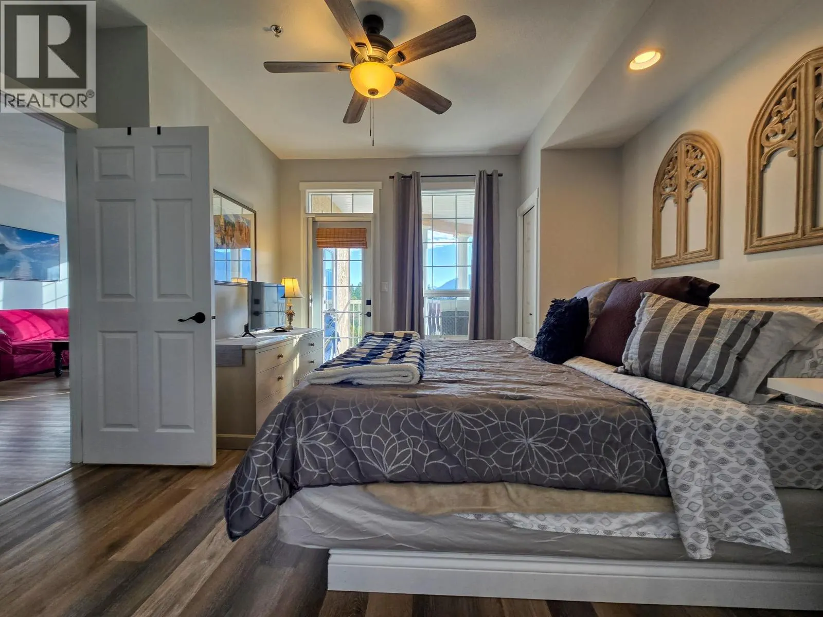 5052 Riverview Road Unit# 2008A