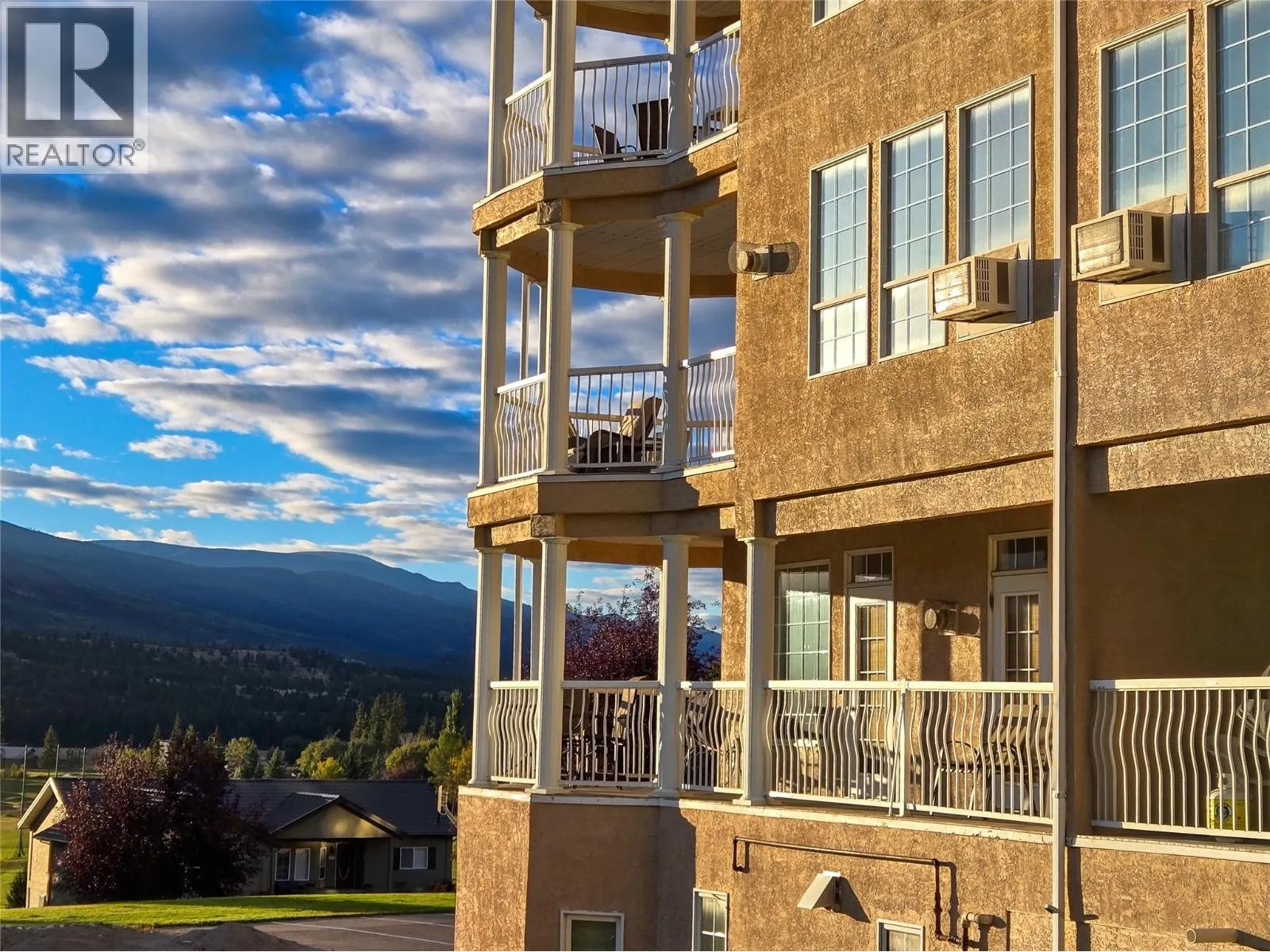 5052 Riverview Road Unit# 2008A