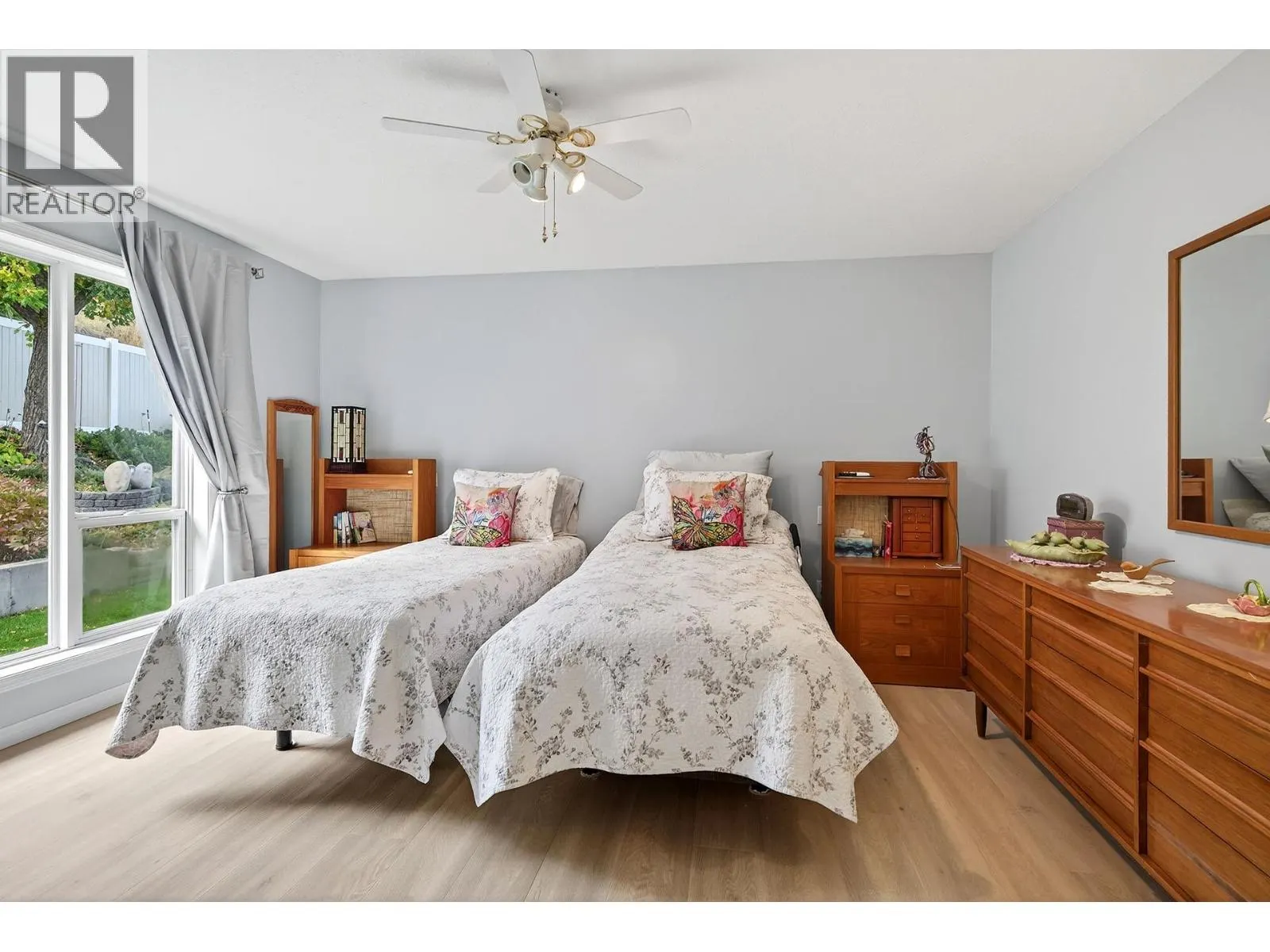 2030 Van Horne Drive Unit# 33