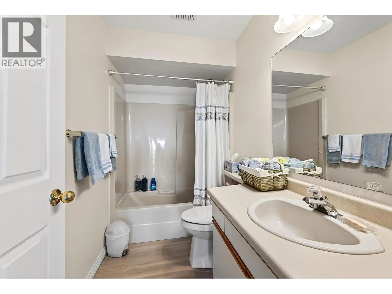 2030 Van Horne Drive Unit# 33