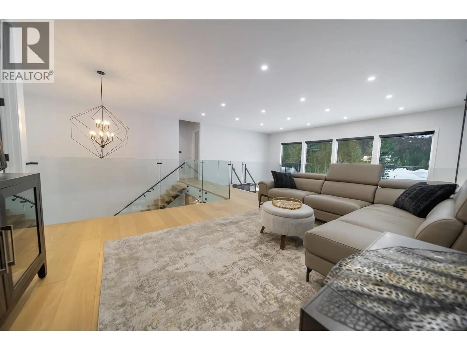 31 Mammoth Drive