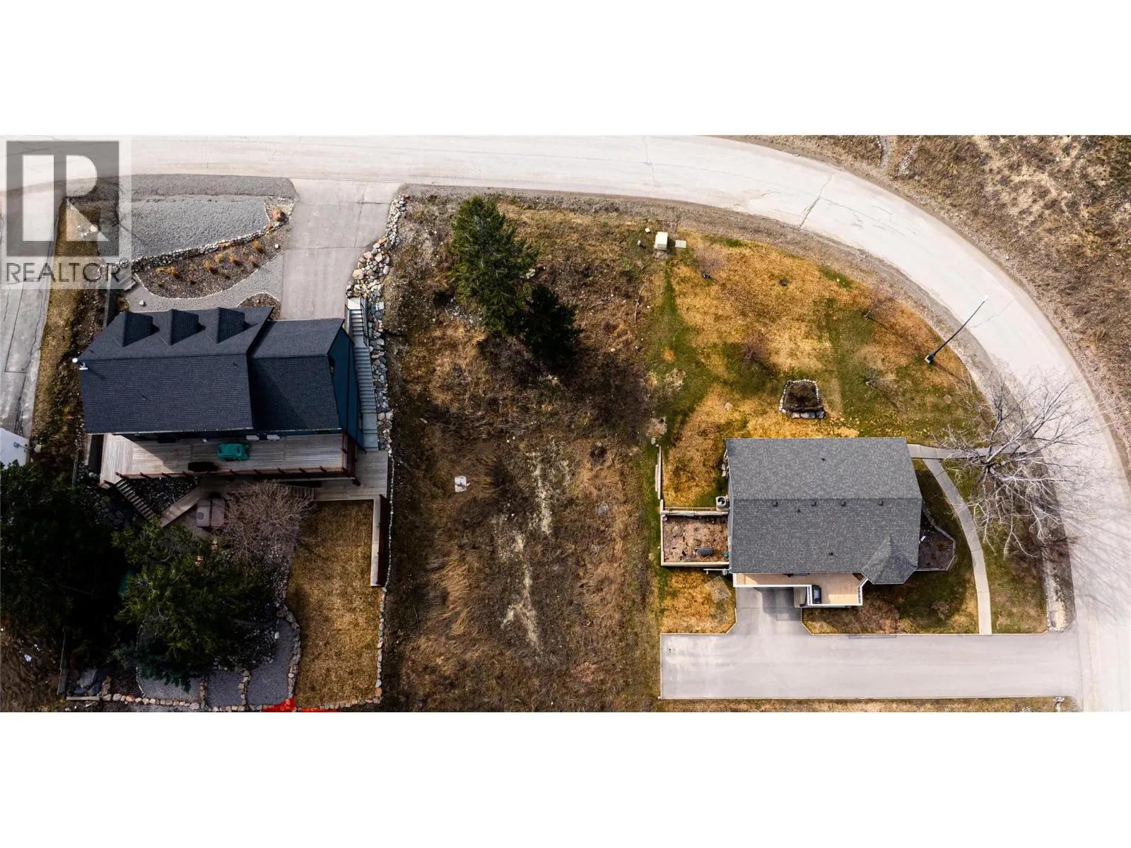 211 PINETREE Road