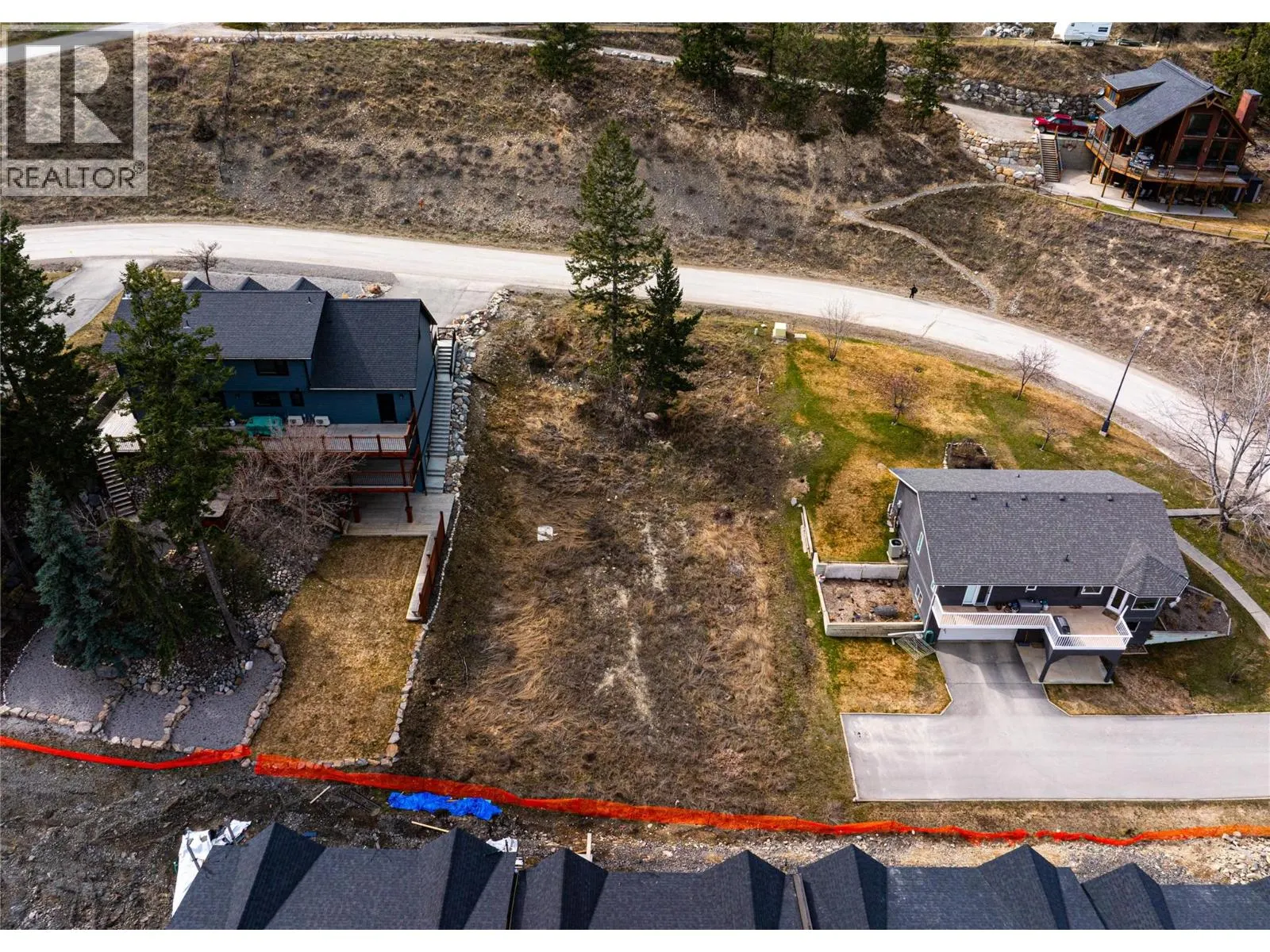 211 PINETREE Road
