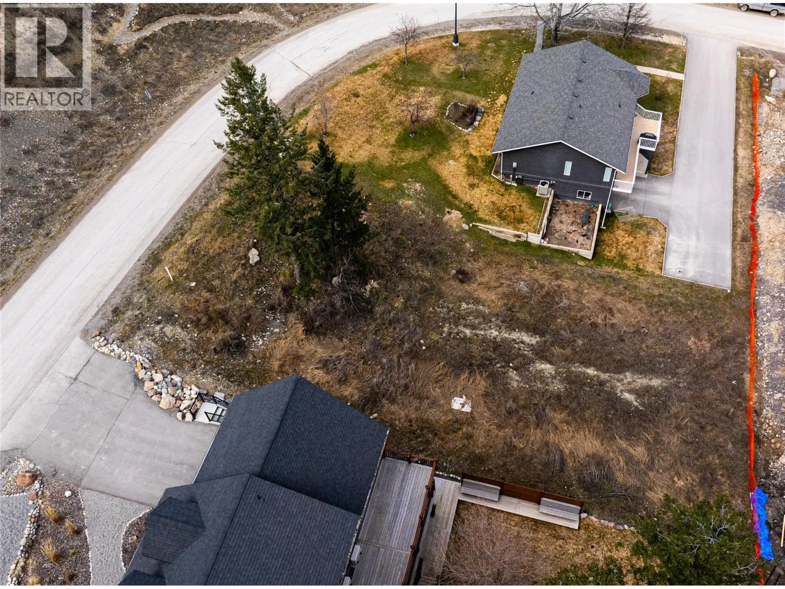 211 PINETREE Road