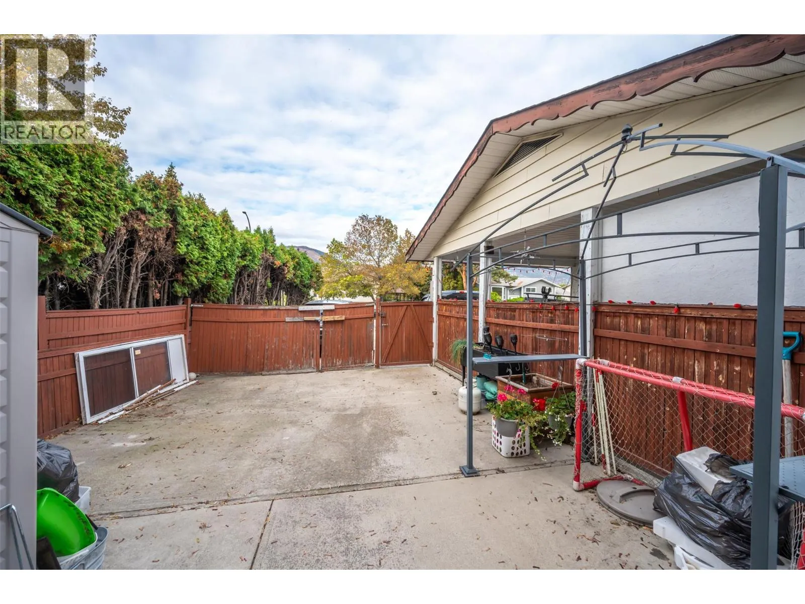 2564 MCGRAW Street