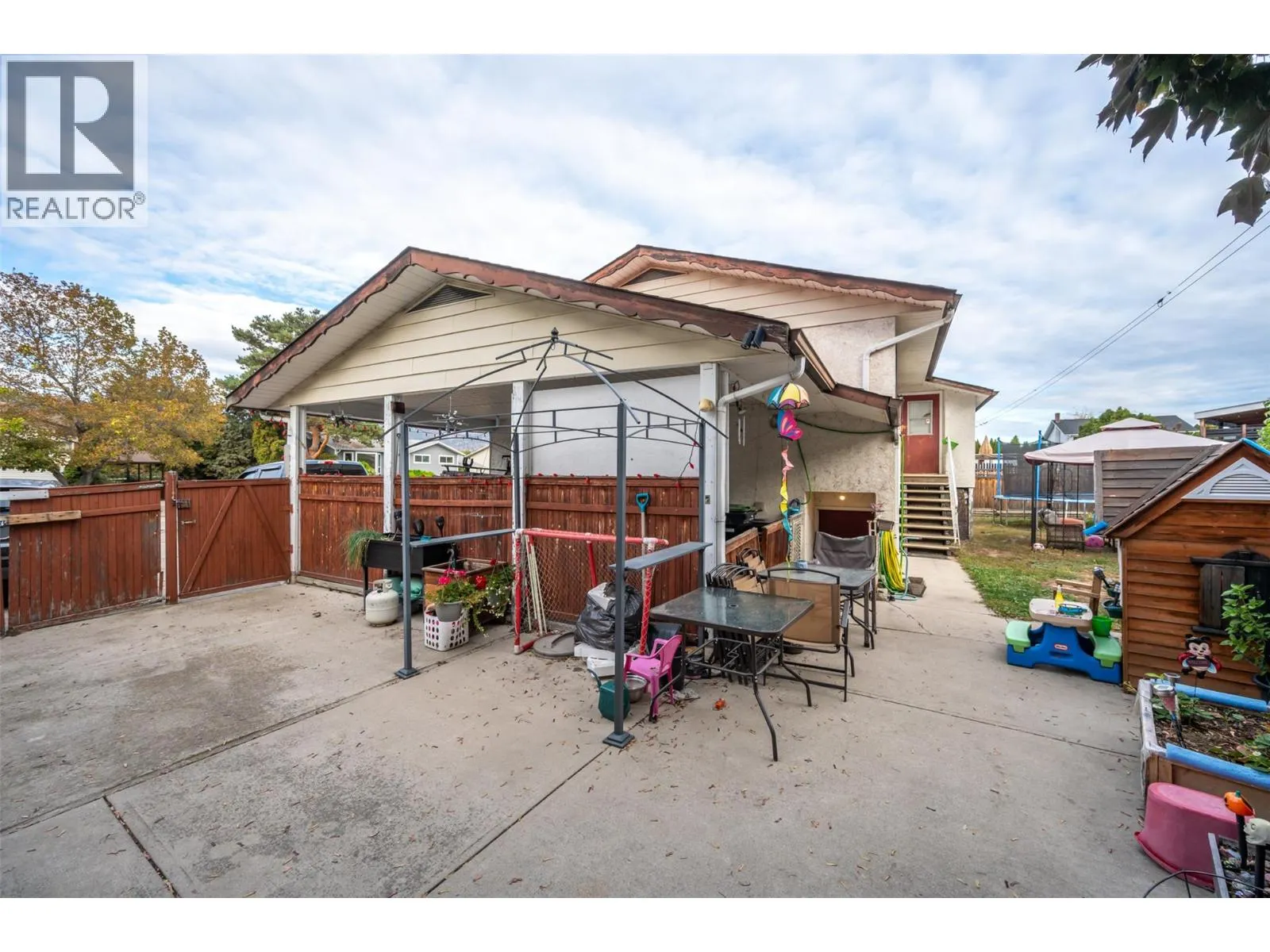 2564 MCGRAW Street