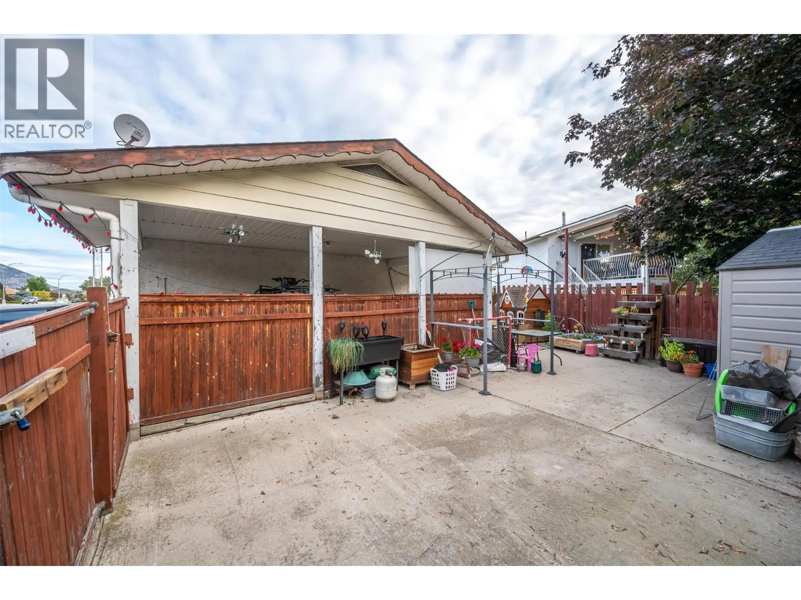 2564 MCGRAW Street