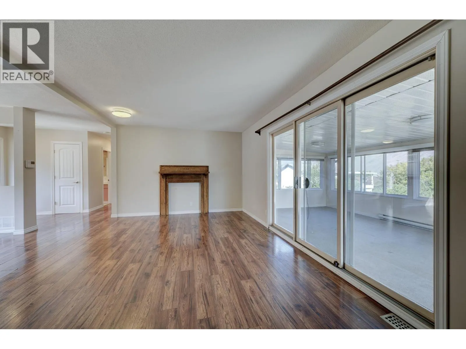 880 WOODHAVEN Drive