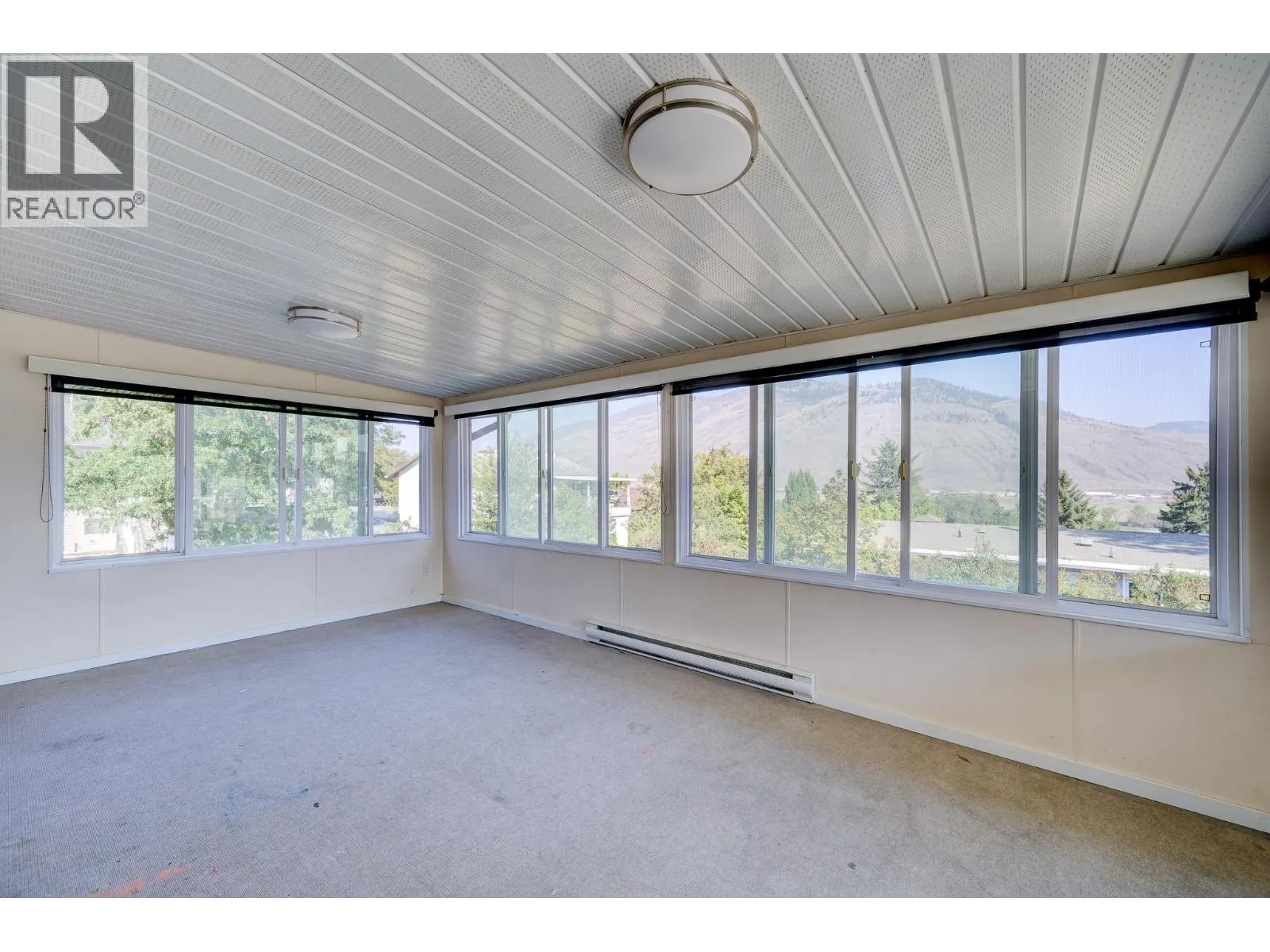 880 WOODHAVEN Drive