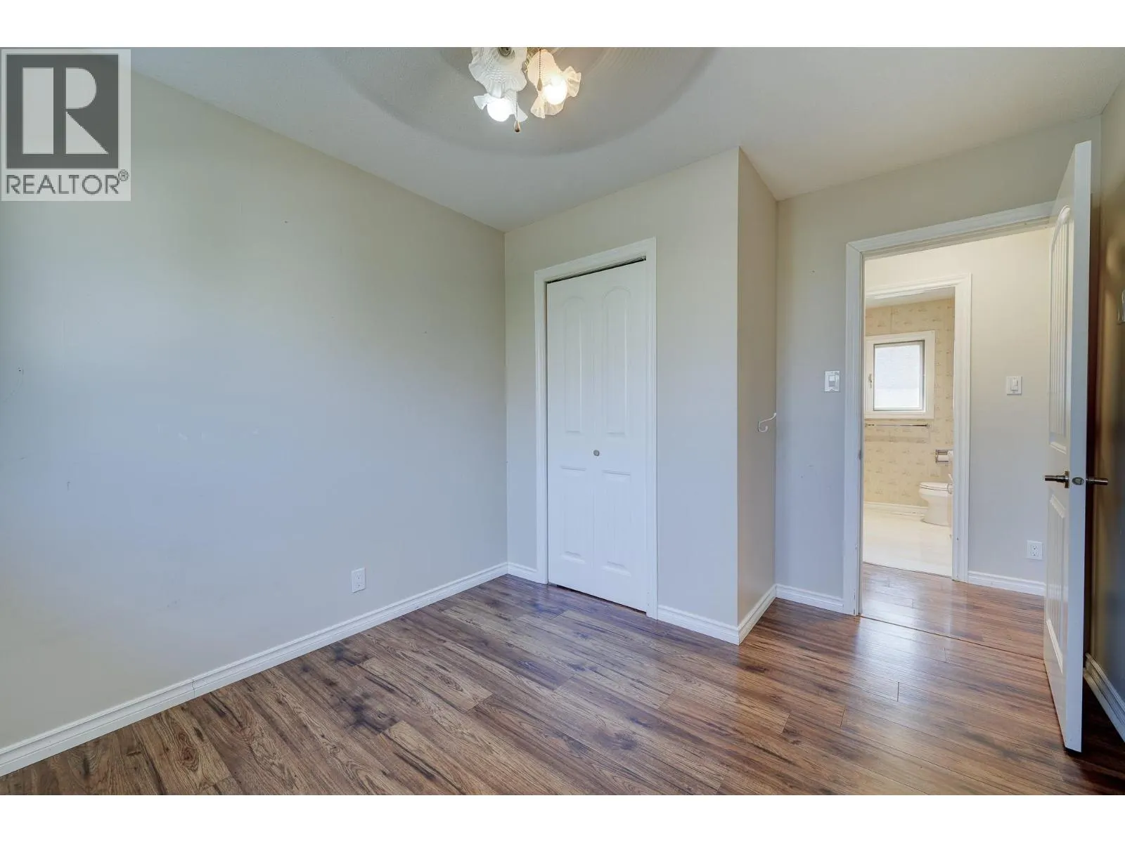 880 WOODHAVEN Drive