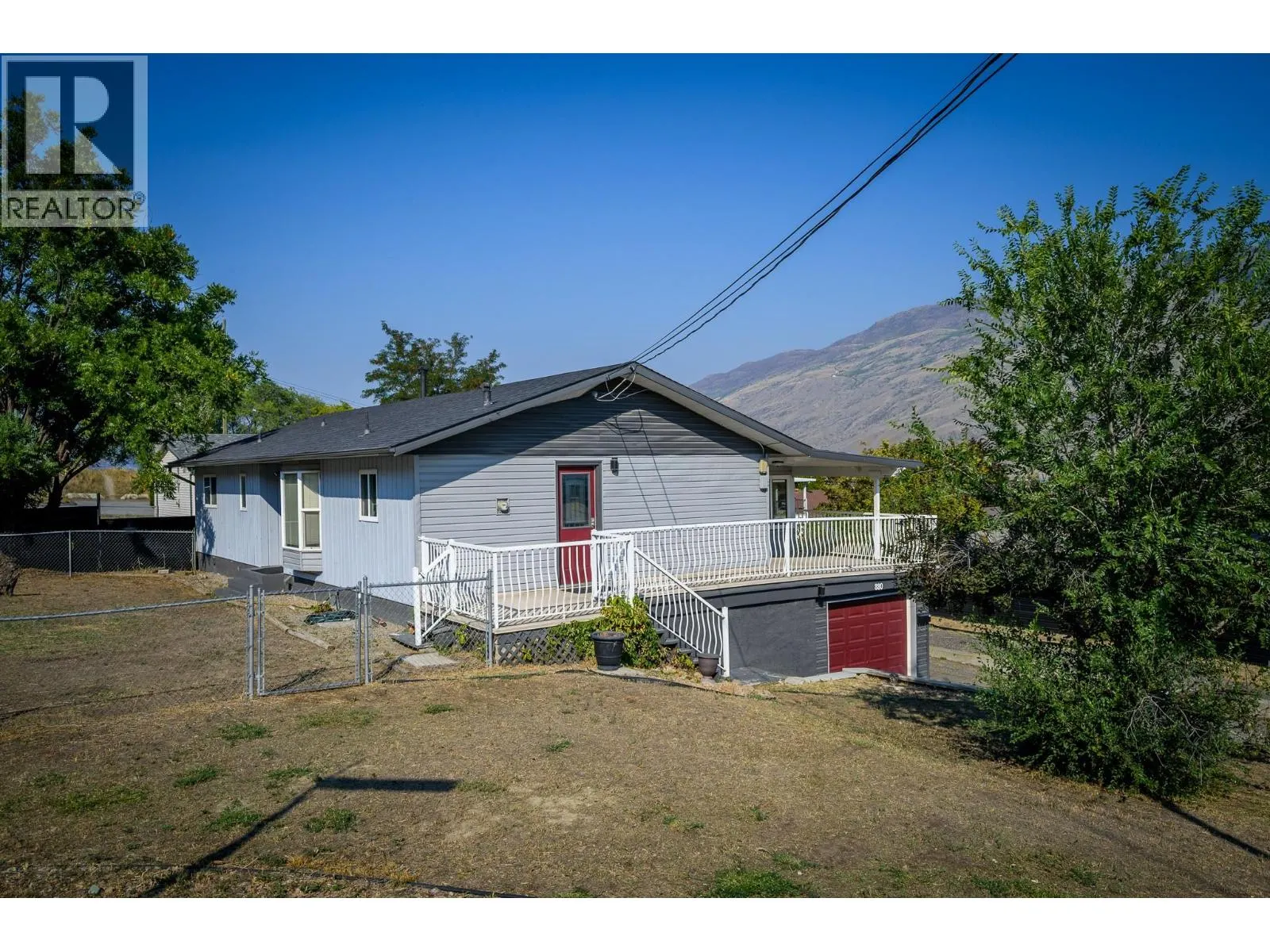 880 WOODHAVEN Drive