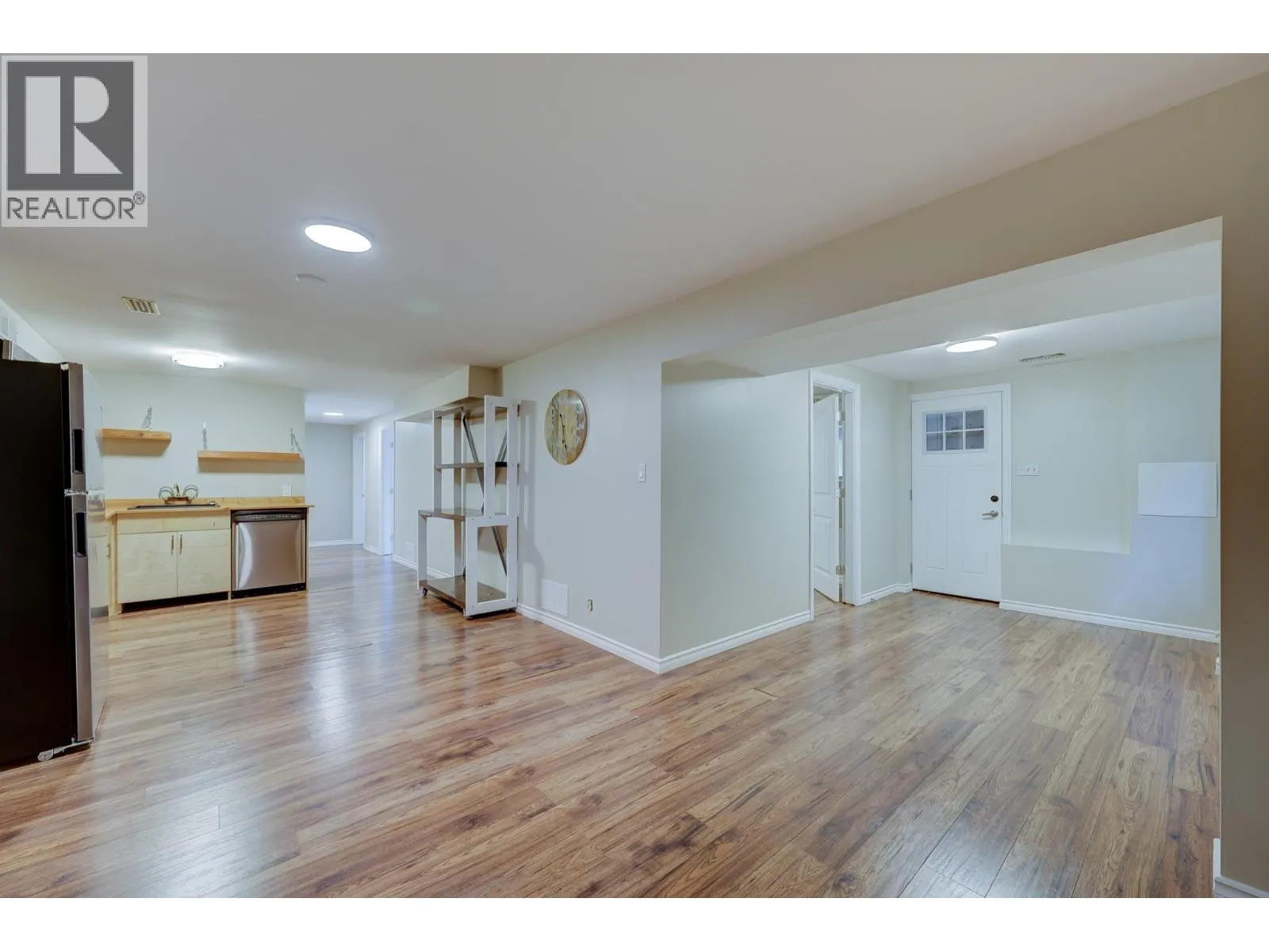 880 WOODHAVEN Drive