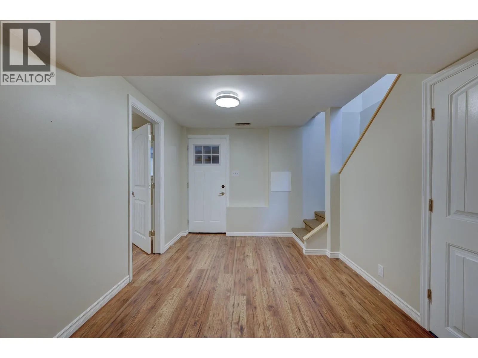 880 WOODHAVEN Drive