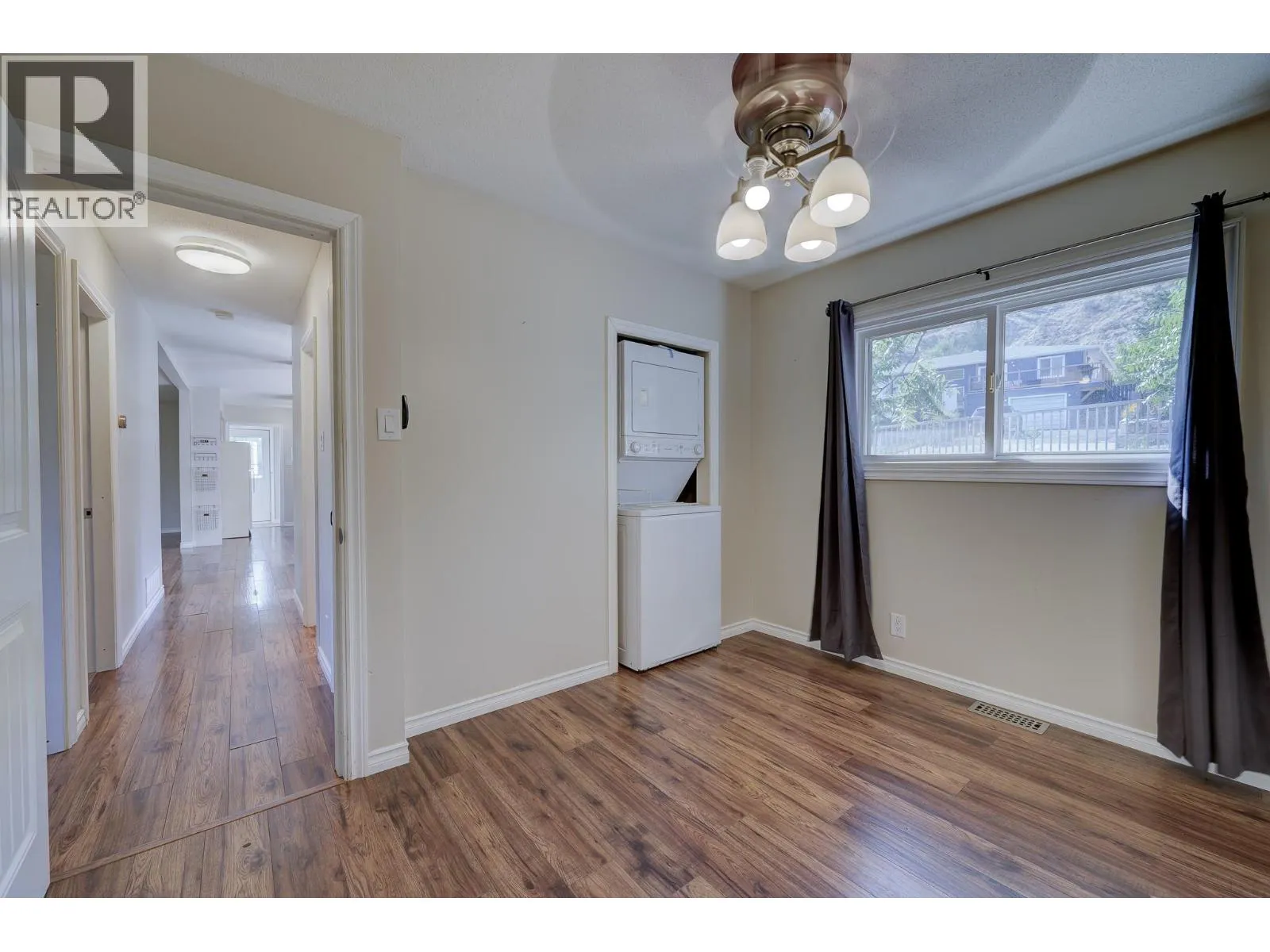 880 WOODHAVEN Drive