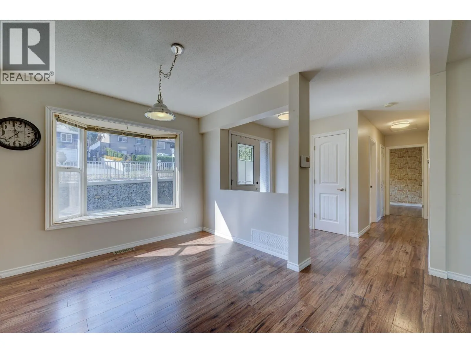 880 WOODHAVEN Drive