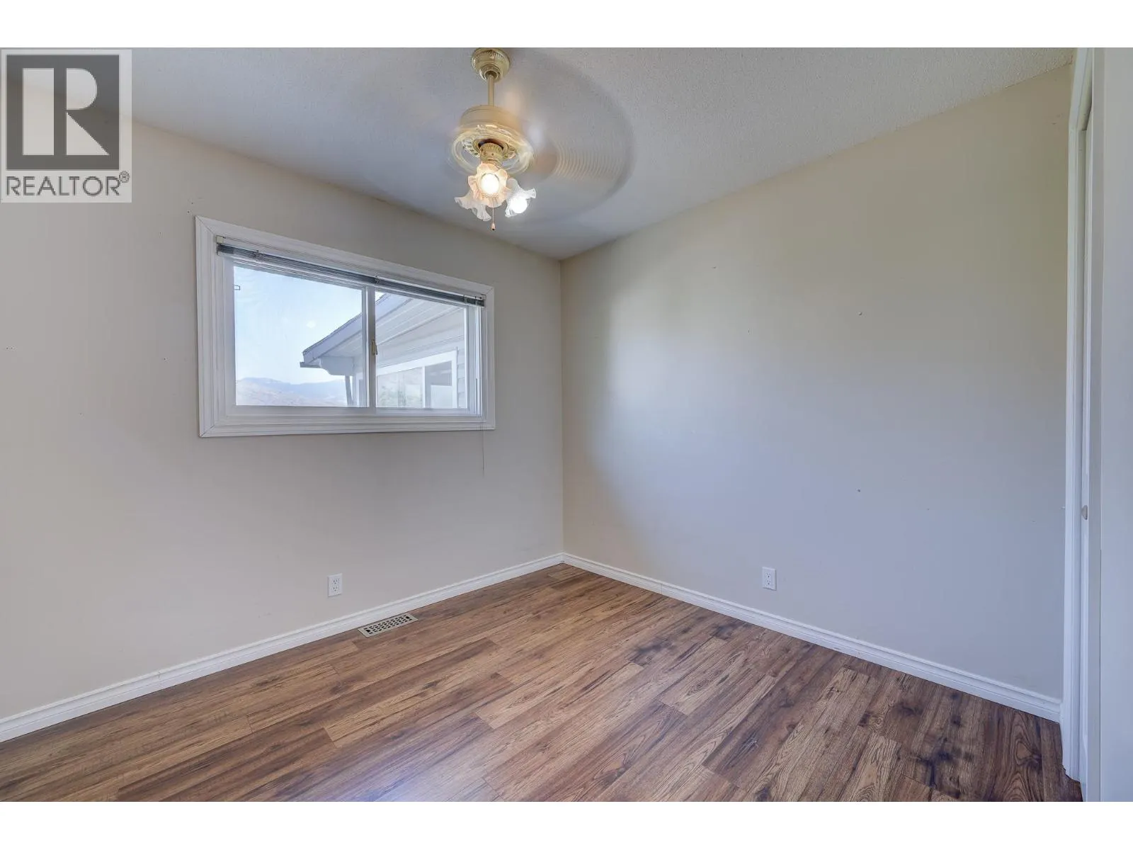 880 WOODHAVEN Drive