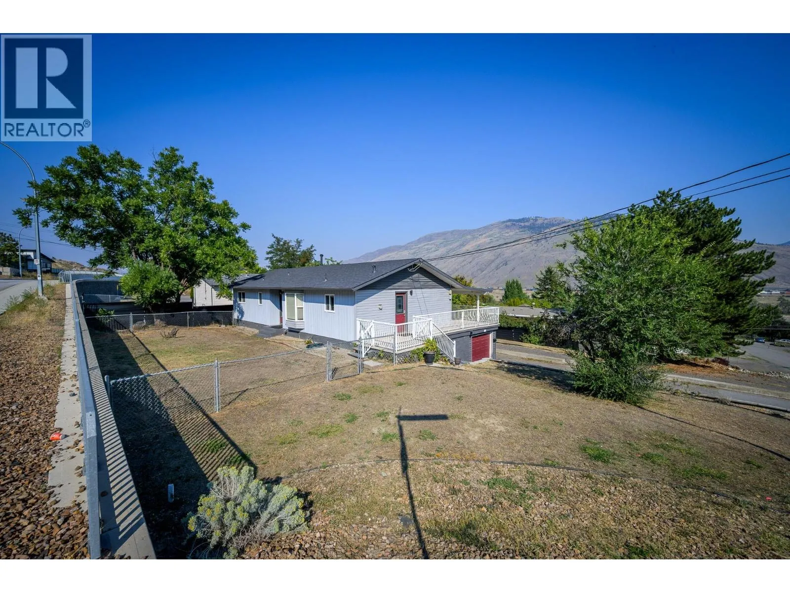 880 WOODHAVEN Drive