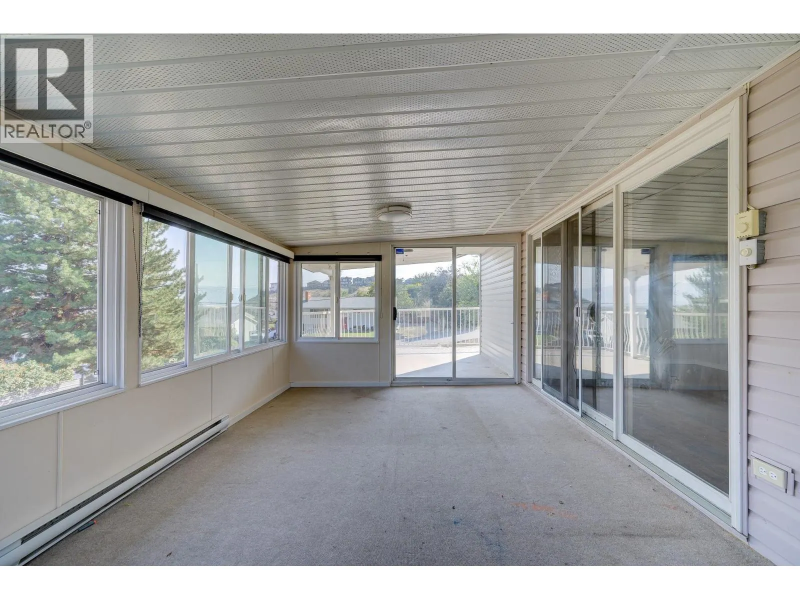 880 WOODHAVEN Drive