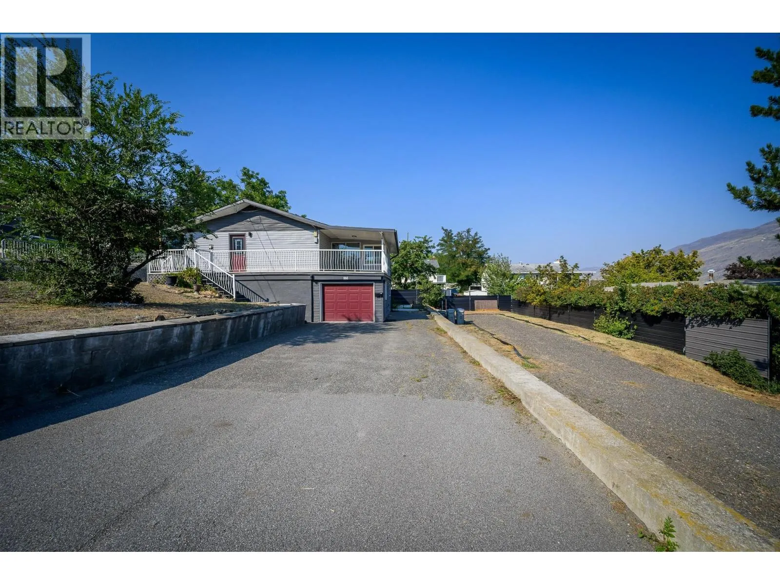 880 WOODHAVEN Drive
