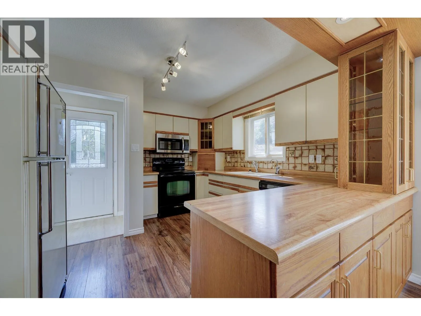 880 WOODHAVEN Drive