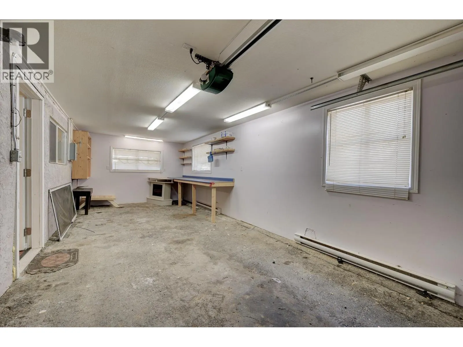 880 WOODHAVEN Drive
