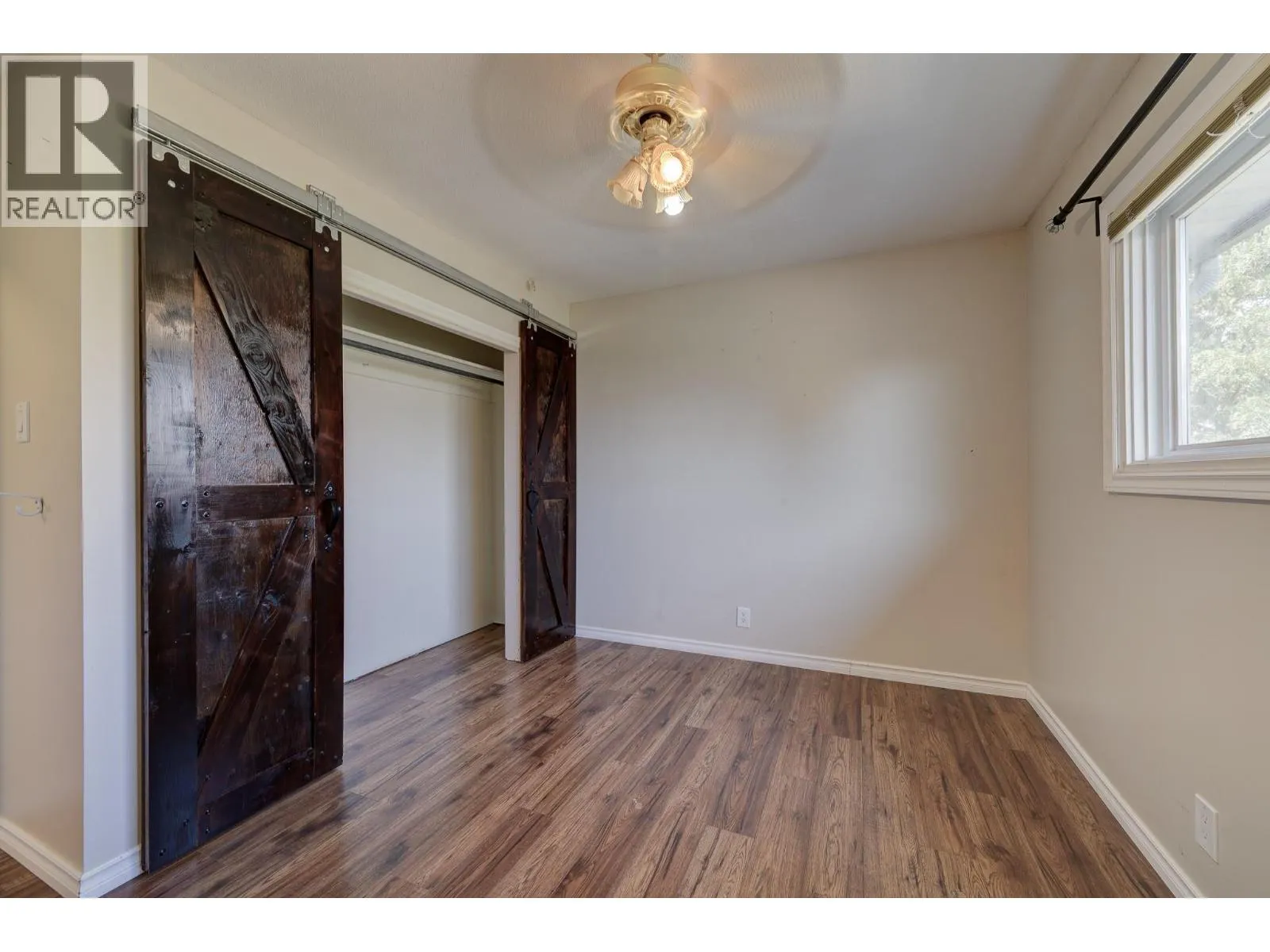 880 WOODHAVEN Drive