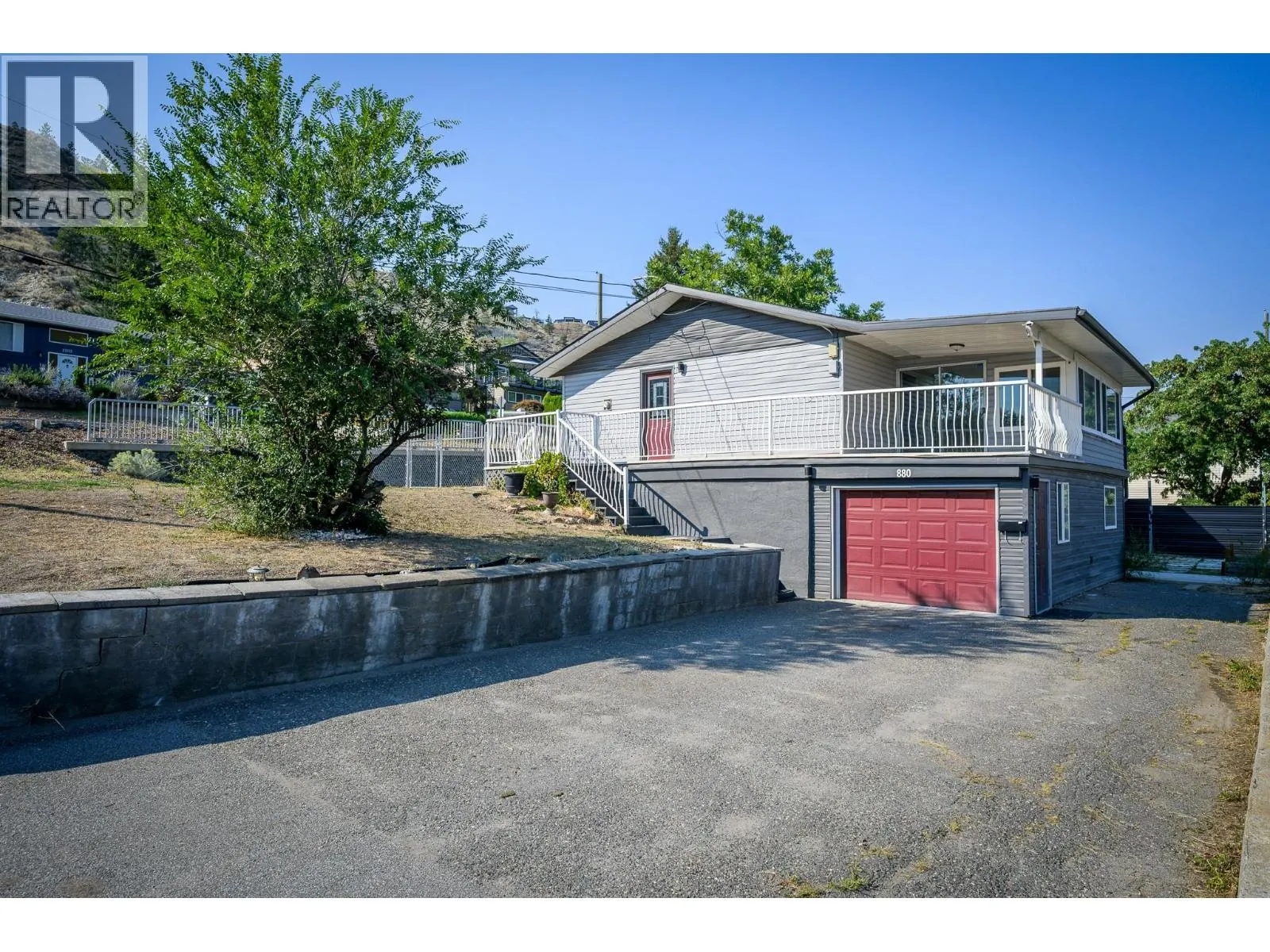 880 WOODHAVEN Drive