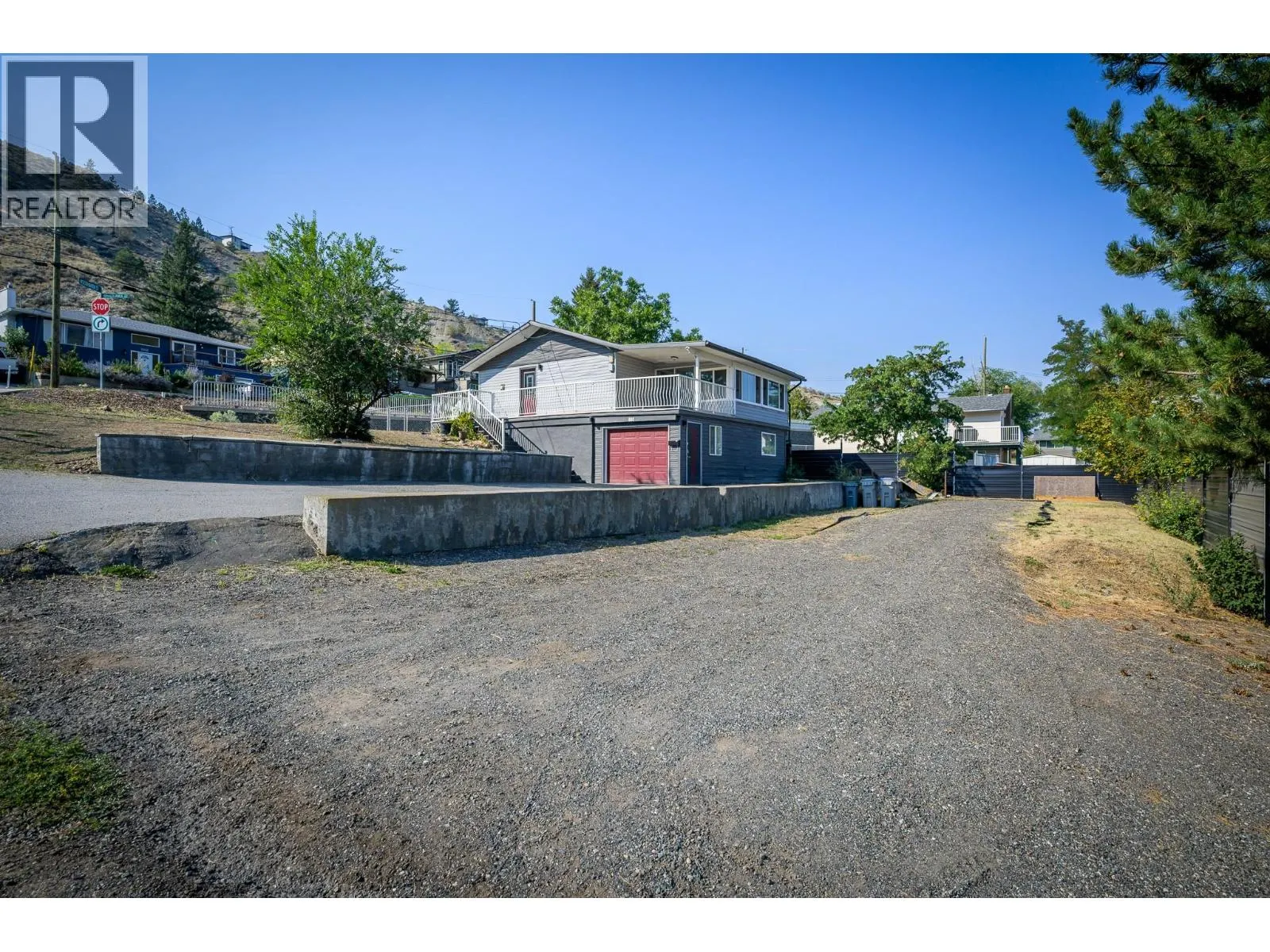 880 WOODHAVEN Drive