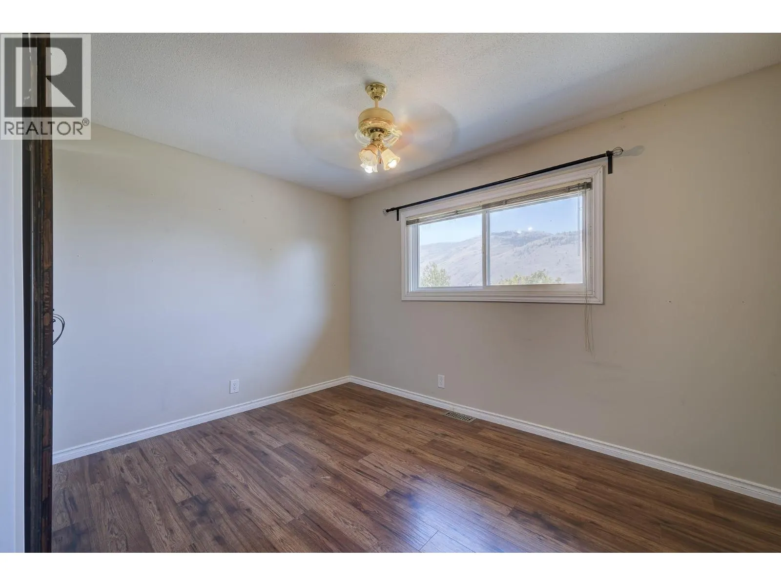 880 WOODHAVEN Drive