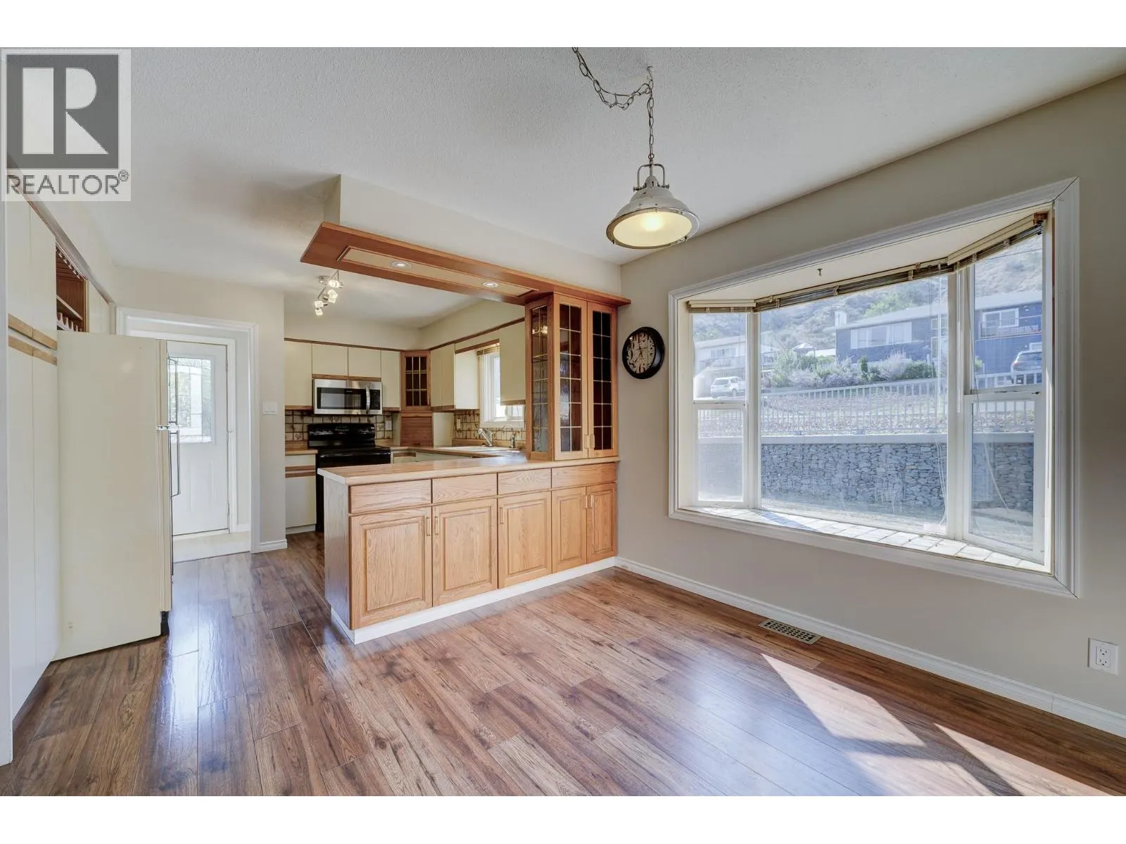 880 WOODHAVEN Drive