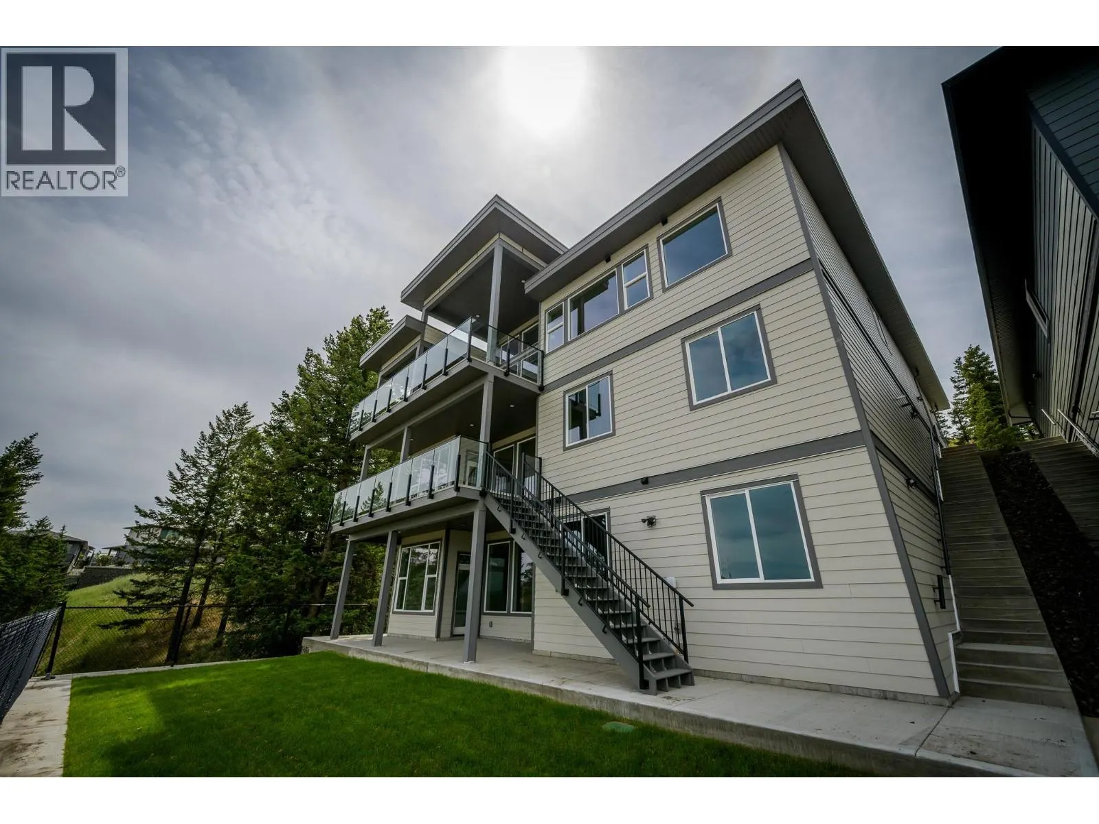 2140 LINFIELD Drive